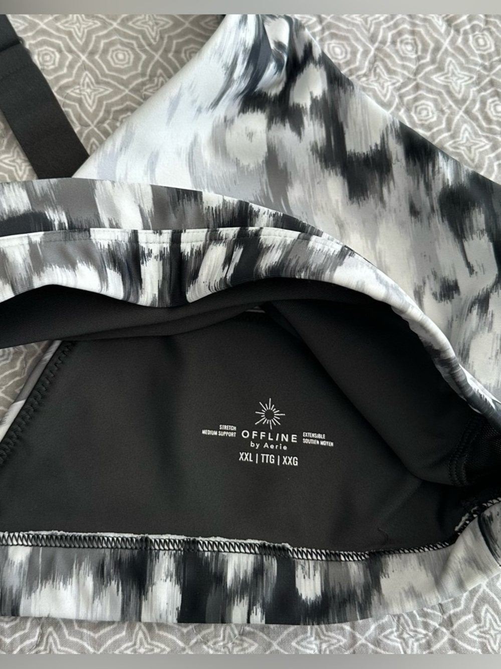 Offline by Aerie Shine Strappy Back Crisscross Sports Bra Black White Size XXL - Picture 5 of 6